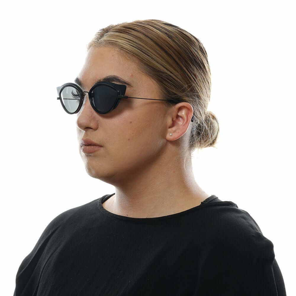 Woman wearing Dsquared² black cat eye sunglasses with silver mirrored lenses