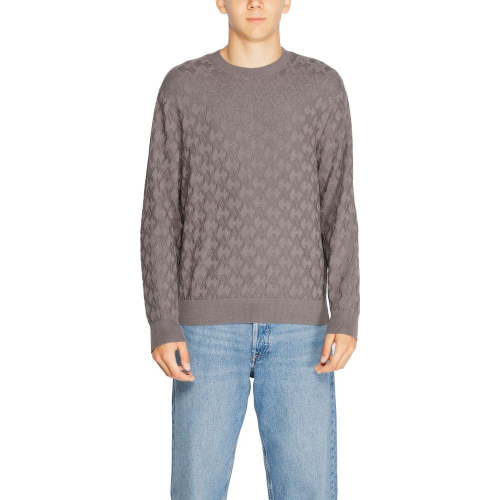 Model wearing Armani Exchange gray viscose t-shirt, men's knitwear for fall/winter, 80% viscose, 20% polyamide blend.