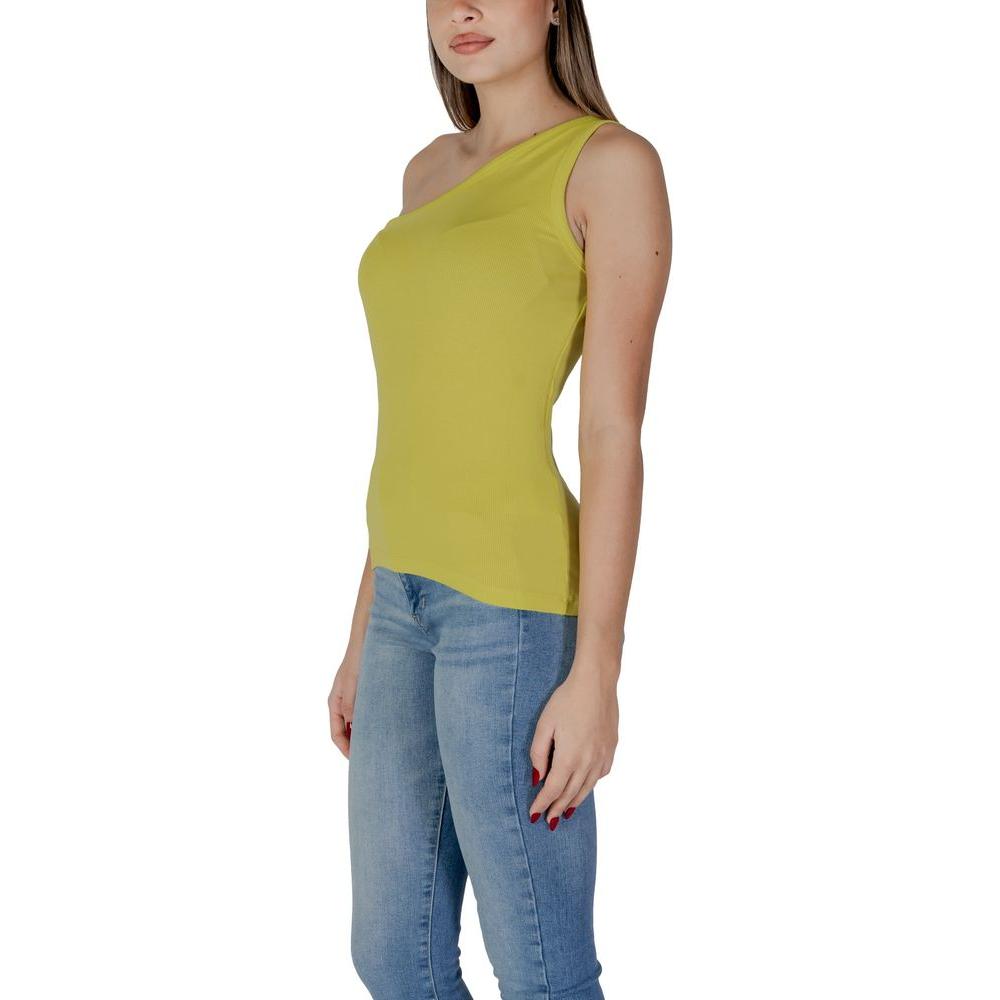 Model wearing B.Young yellow cotton one-shoulder top, women's spring/summer collection, featuring cotton-modal blend.