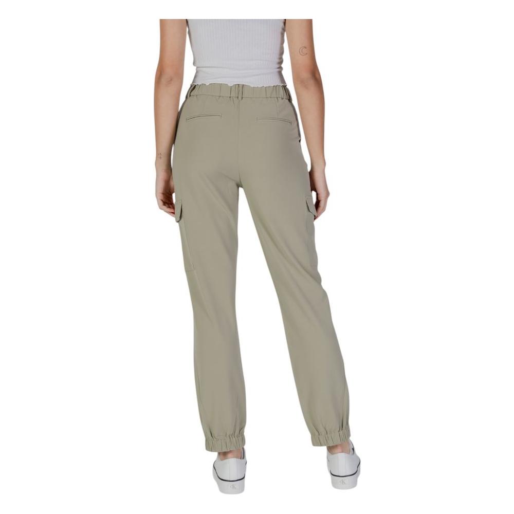 Back view of a woman wearing B.Young green polyester spring/summer pants with elastic cuffs, perfect for a casual look.
