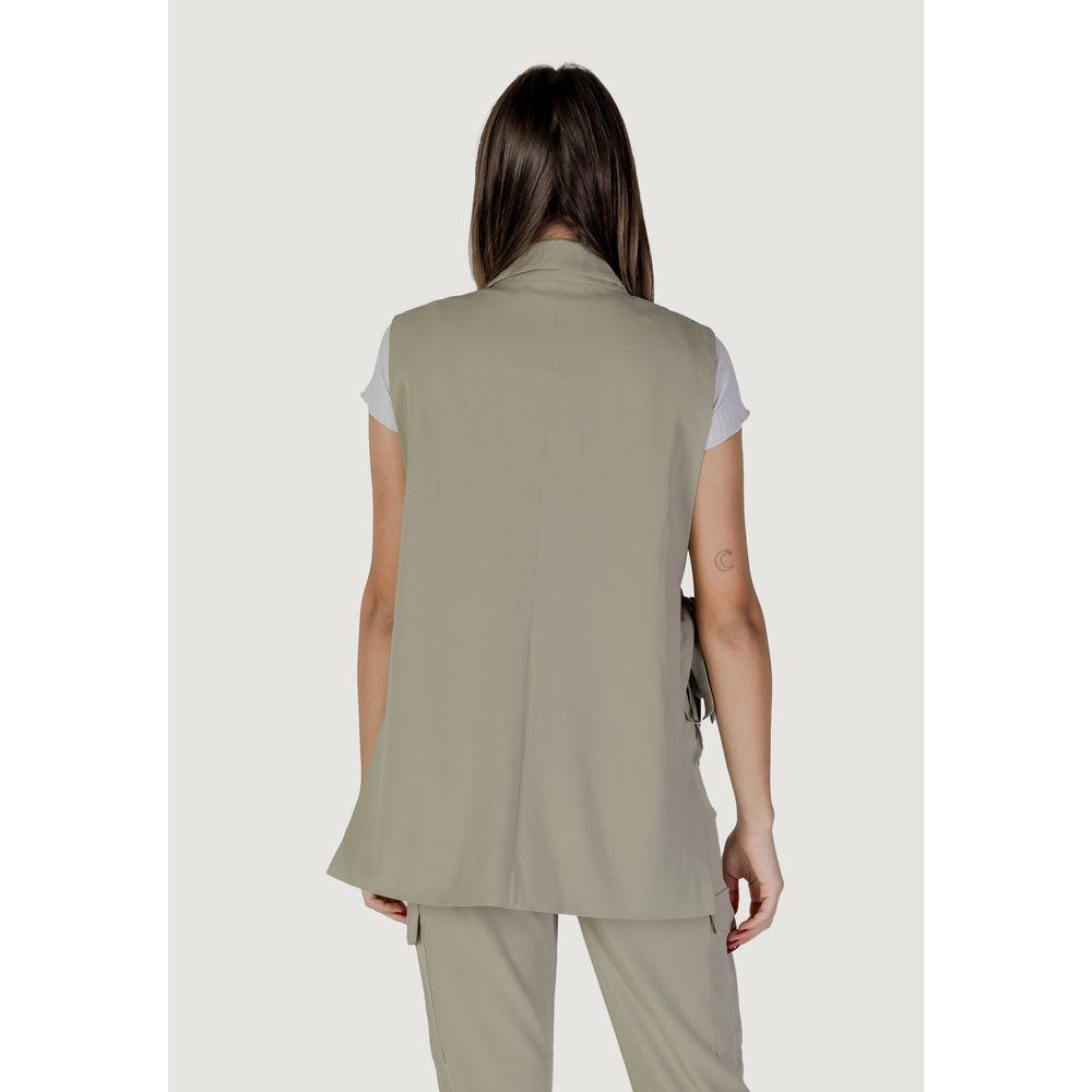 Back view of B.Young green polyester vest for women, part of the spring/summer collection, featuring a blend of polyester, viscose, and lycra.