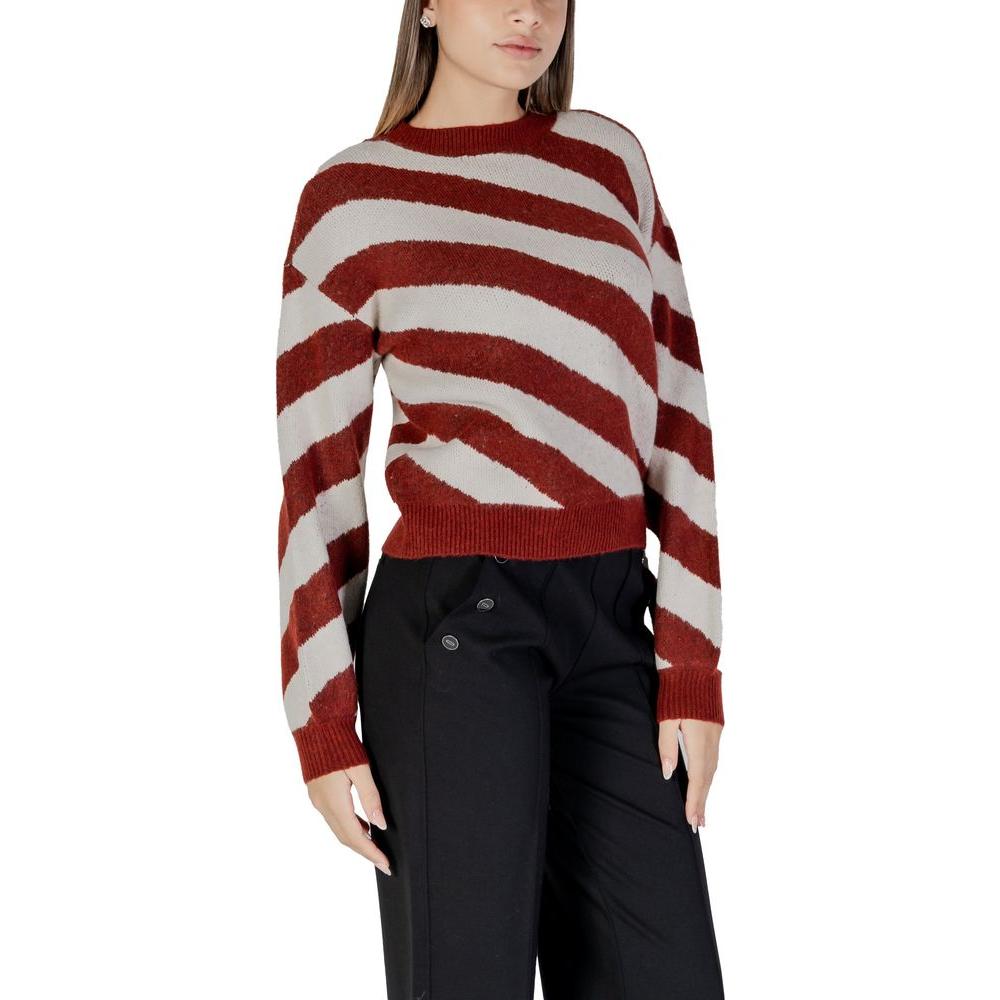 Vero Moda Bordeaux striped sweater made from 58% recycled polyester, perfect for fall and winter women's knitwear fashion.