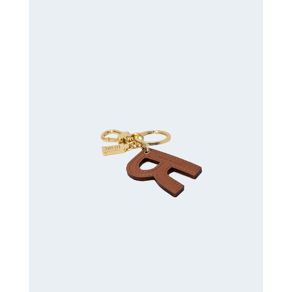 Alviero Martini Prima Classe beige leather keychain with 'R' letter, gold metal details, stylish accessory for personalizing keys.