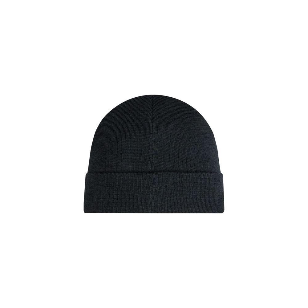 Black beanie hat with minimalist design, ideal for casual and stylish outfits.