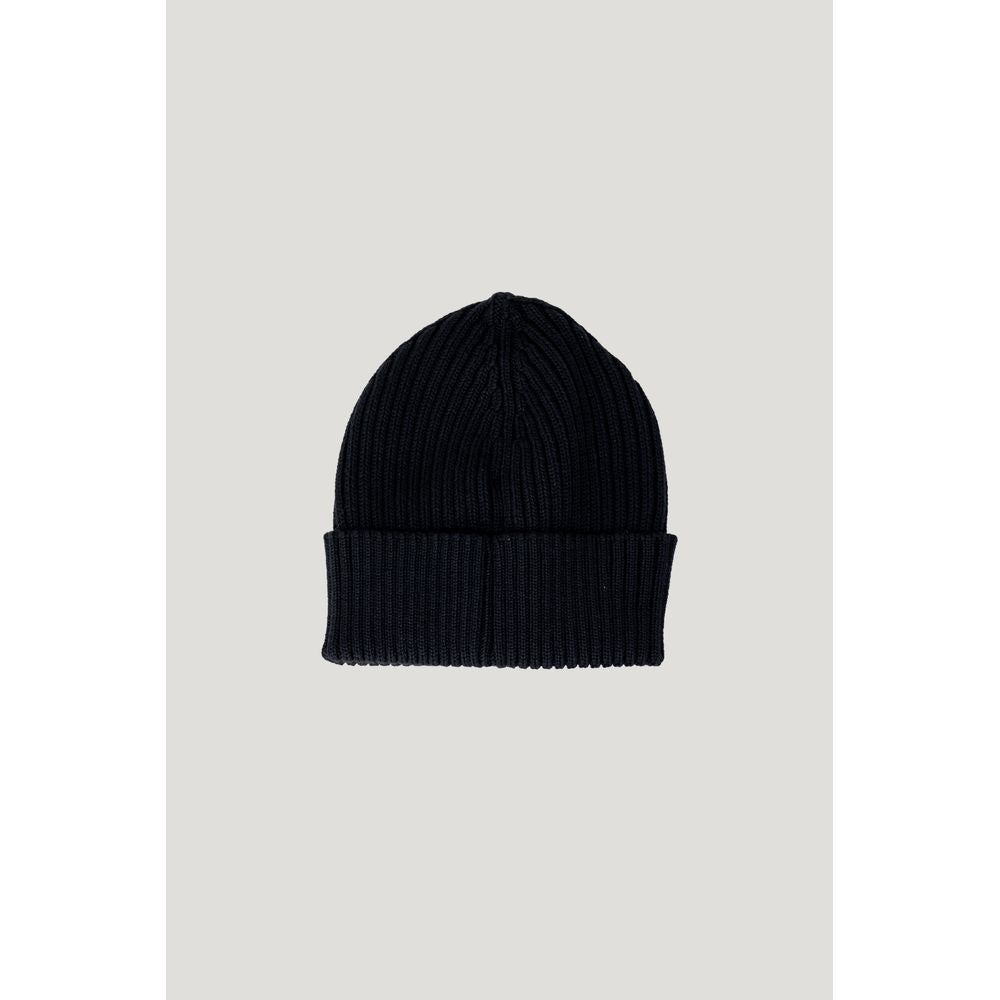 Calvin Klein black wool beanie with monogram logo, ribbed design for warmth and comfort. Ideal for stylish, cold-weather wear.