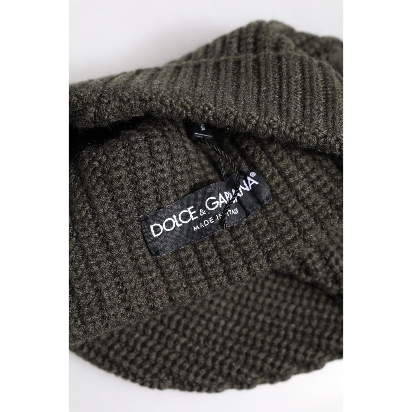 Dolce & Gabbana dark gray cashmere knit winter beanie hat with logo label, 100% authentic, made in Italy.