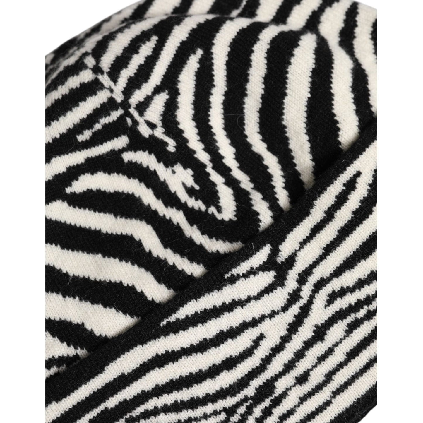 Dolce & Gabbana black white zebra knitted winter beanie hat with logo, crafted from virgin wool and cashmere, made in Italy.