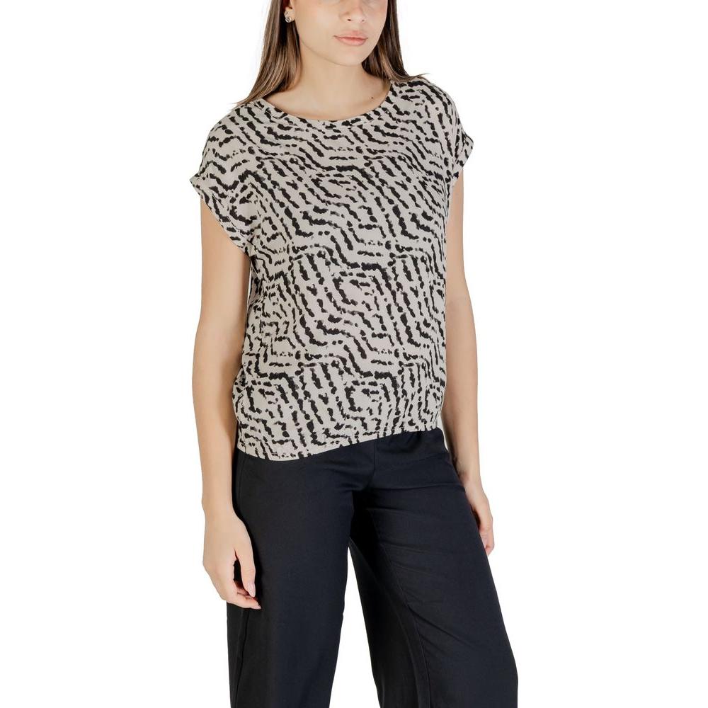 Woman wearing Street One bicolor viscose shirt with black and white pattern, round neck, and short sleeves, paired with black trousers.
