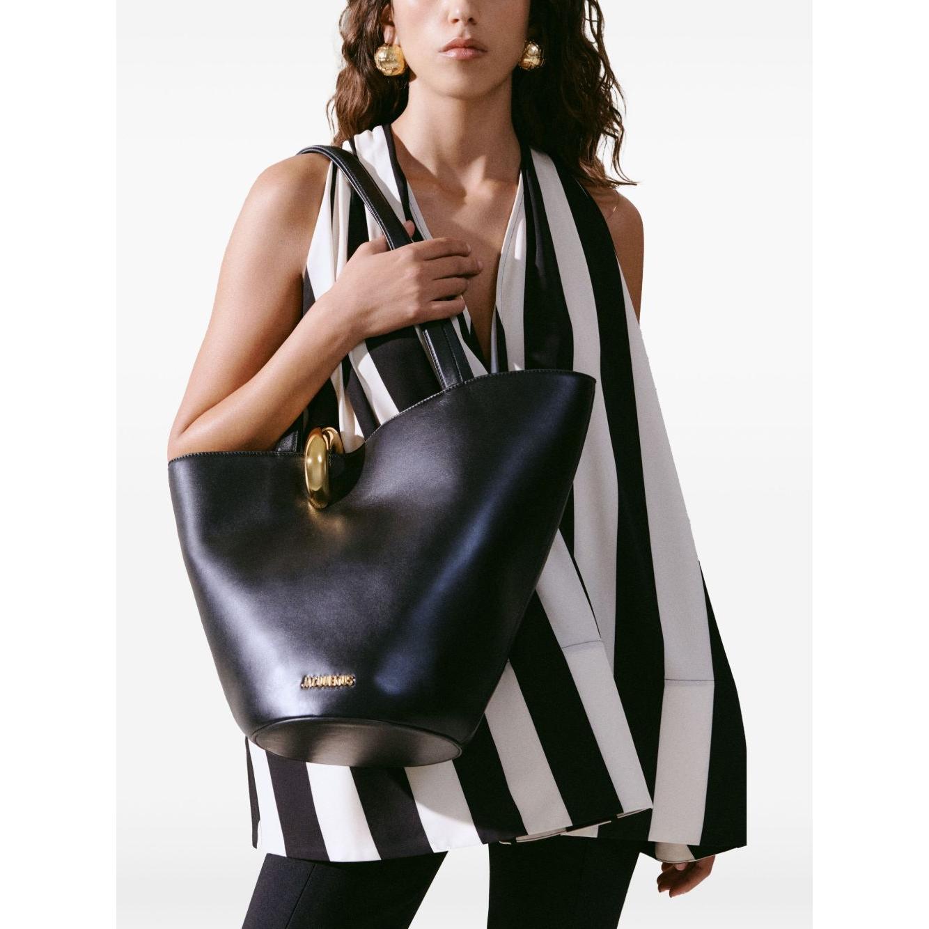 Front view with bag zipped and handles upright.