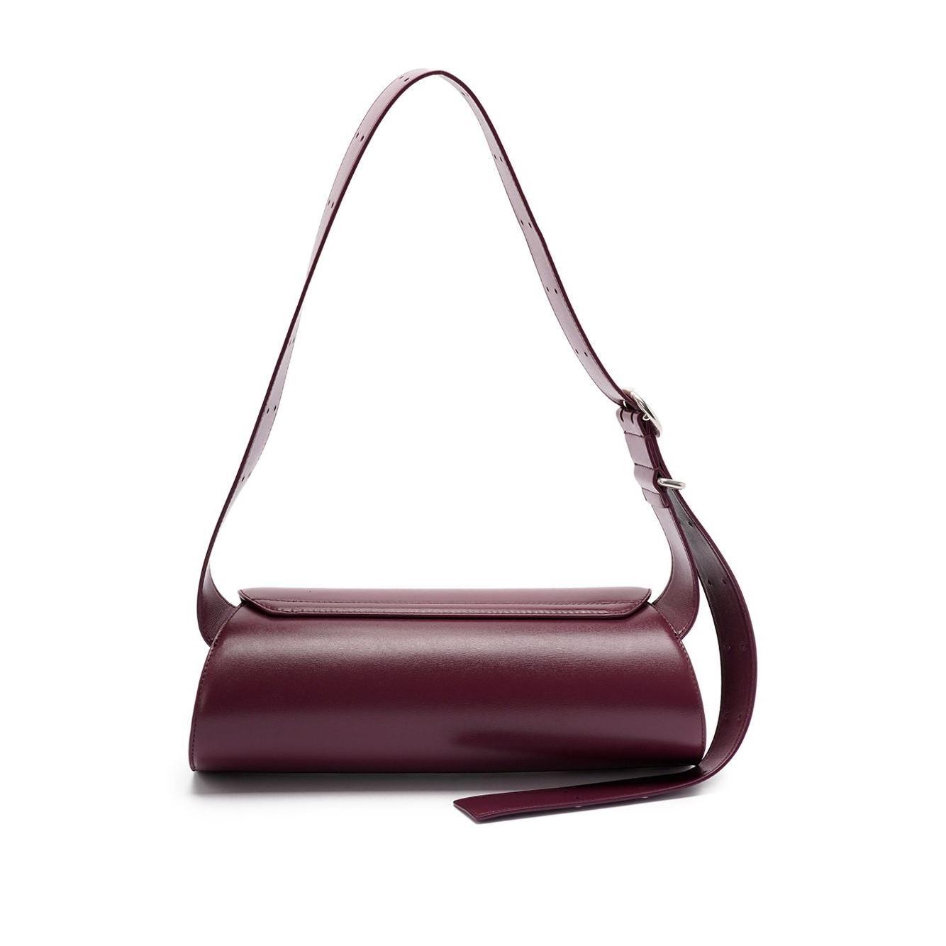 Front view with bag zipped and handles upright.