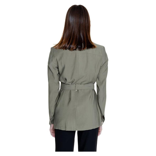 Morgan De Toi green viscose women's blazer, back view with belt detail. Elegant fashion for women. Made of 90% viscose, 10% polyester.