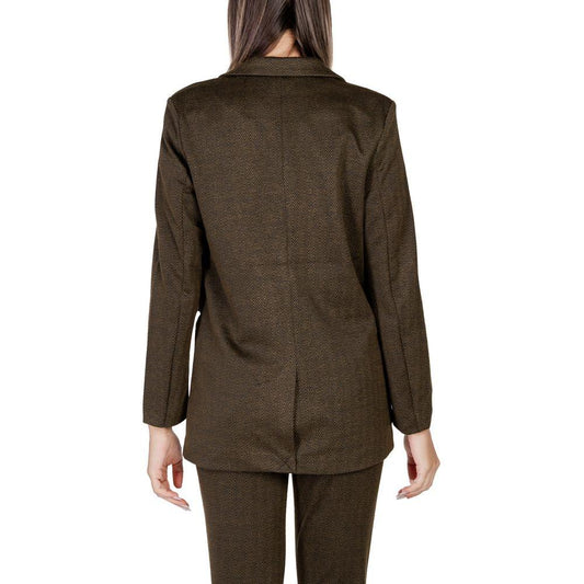 Back view of ICHI green women's blazer, polyester blend, from the fall/winter collection.