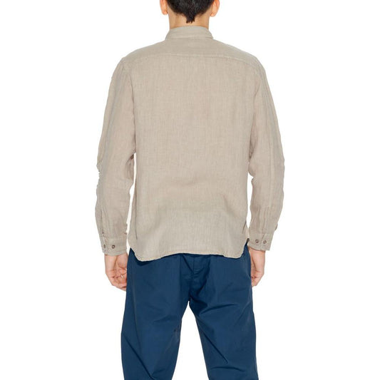 Back view of Blauer Beige Linen Shirt, men's long-sleeved, spring/summer collection, 100% linen, paired with navy trousers.
