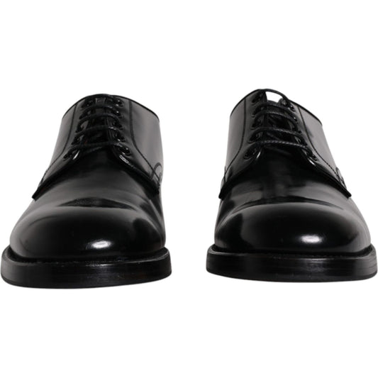 Dolce & Gabbana black leather derby shoes for men, featuring lace-up closure and logo details, front view. High craftsmanship, store sample.