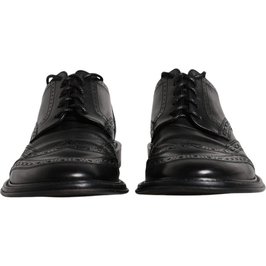 Dolce & Gabbana black leather derby wingtip formal shoes, preowned with lace-up closure, crafted in Italy from calfskin leather.