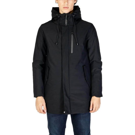 Man wearing Hydra Clothing black nylon jacket, fall/winter collection, made of 78% nylon and 22% polyester, showcasing stylish design.