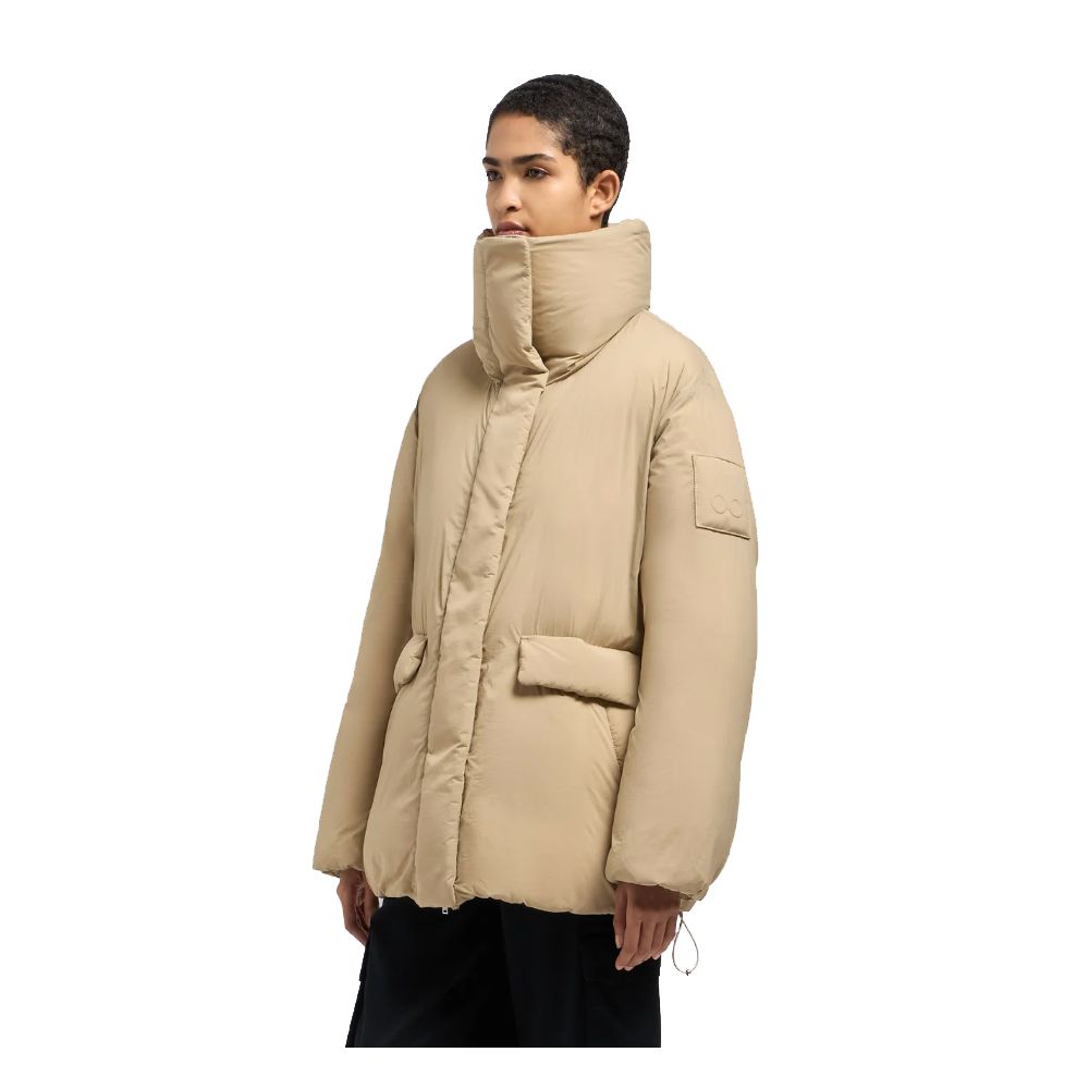 Front view with bag zipped and handles upright.