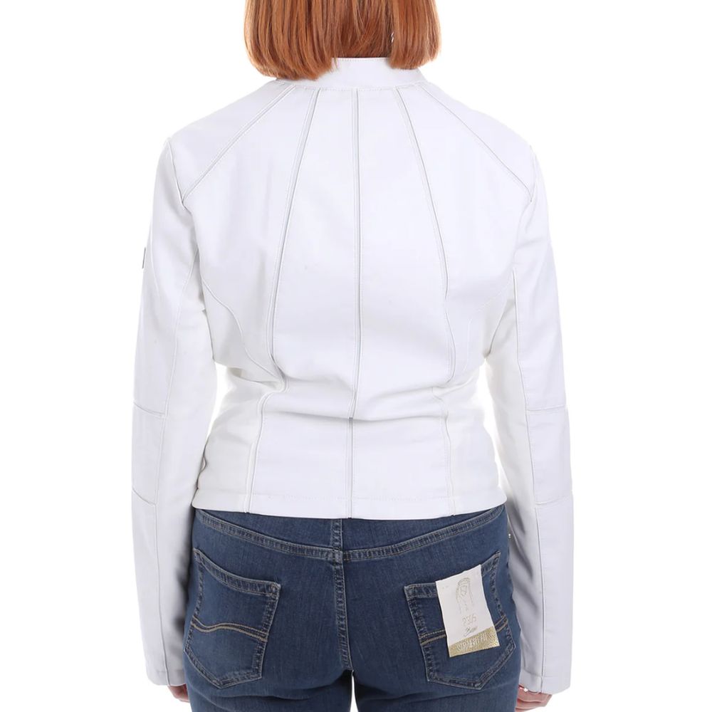 Front view with bag zipped and handles upright.