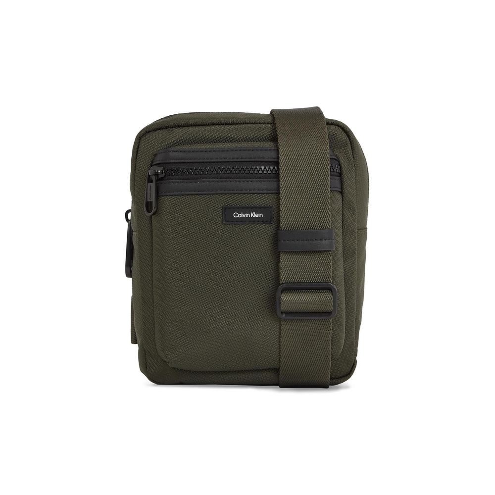 Front view with bag zipped and handles upright.