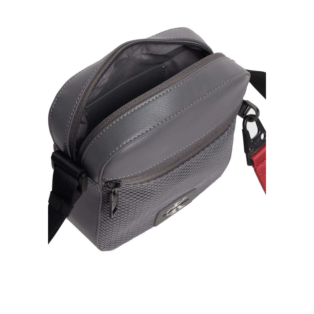 Front view with bag zipped and handles upright.