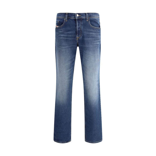 Diesel 2023 D-Finitive Jeans, straight five-pocket denim with front button closure and iconic leather patch, blue wash style.