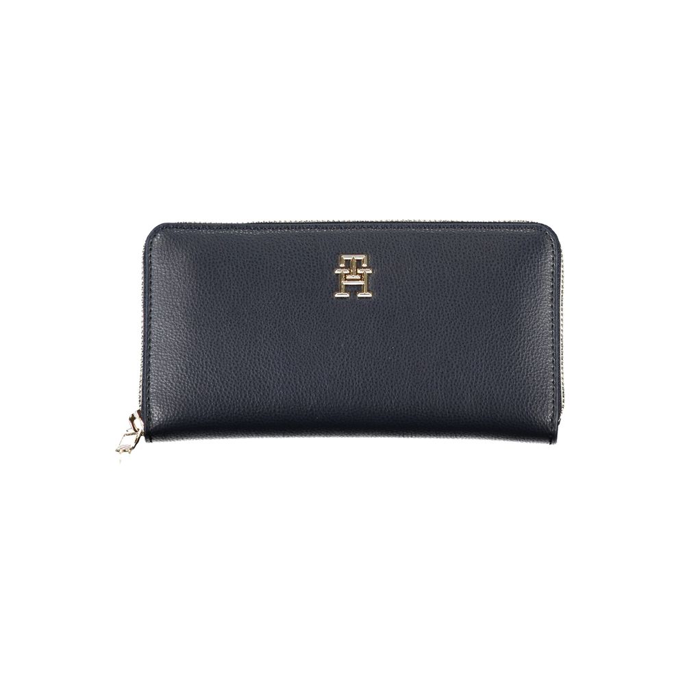 Front view with bag zipped and handles upright.