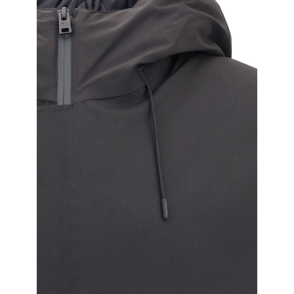 Front view with bag zipped and handles upright.