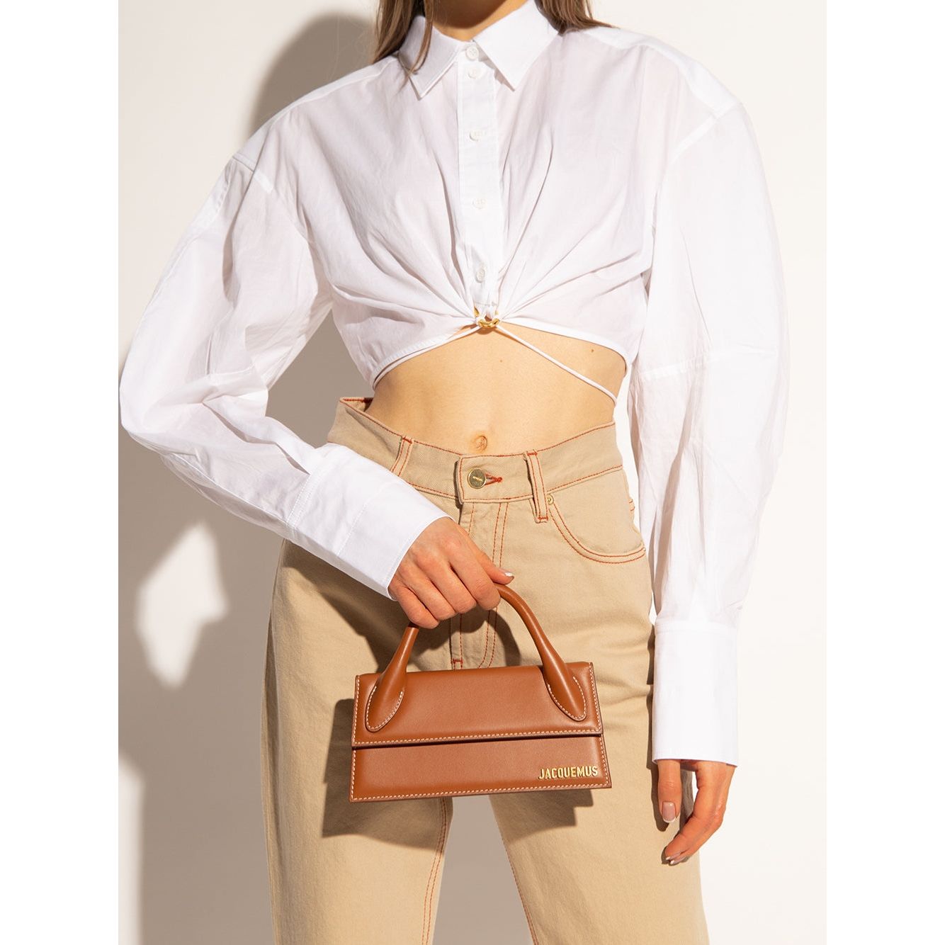 Front view with bag zipped and handles upright.