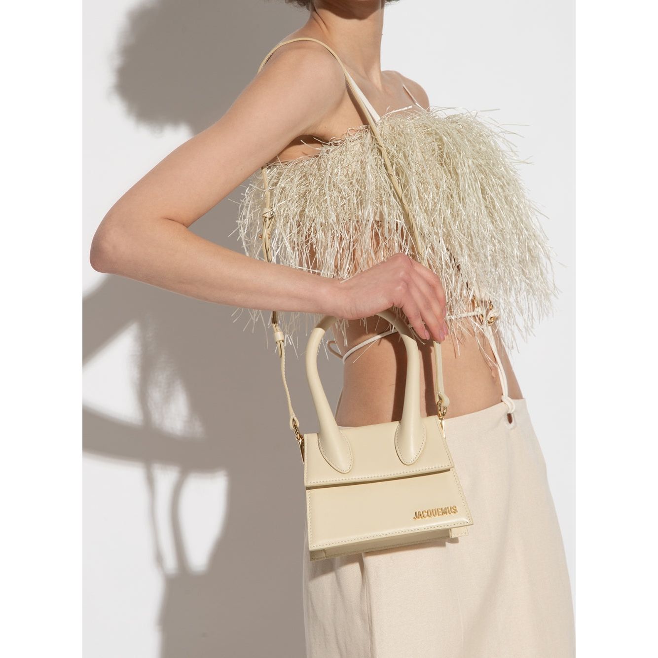 Front view with bag zipped and handles upright.