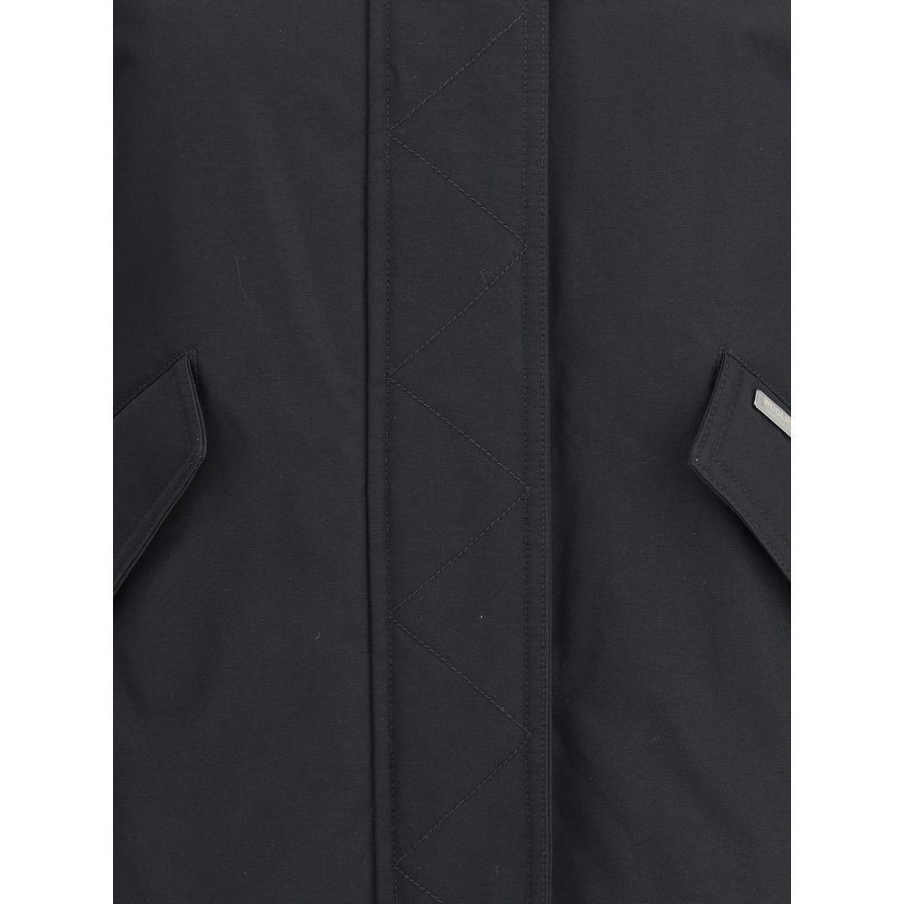 Front view with bag zipped and handles upright.
