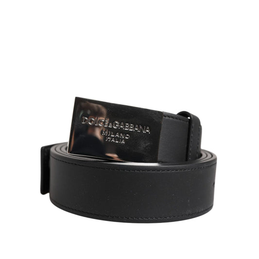Dolce & Gabbana Black Leather Classic Metal Logo Buckle Belt, luxury fashion accessory with logo details and high-quality craftsmanship.