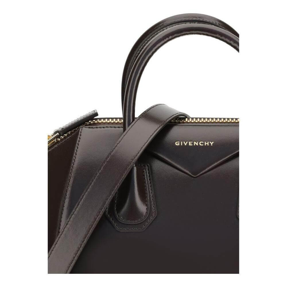 Front view with bag zipped and handles upright.