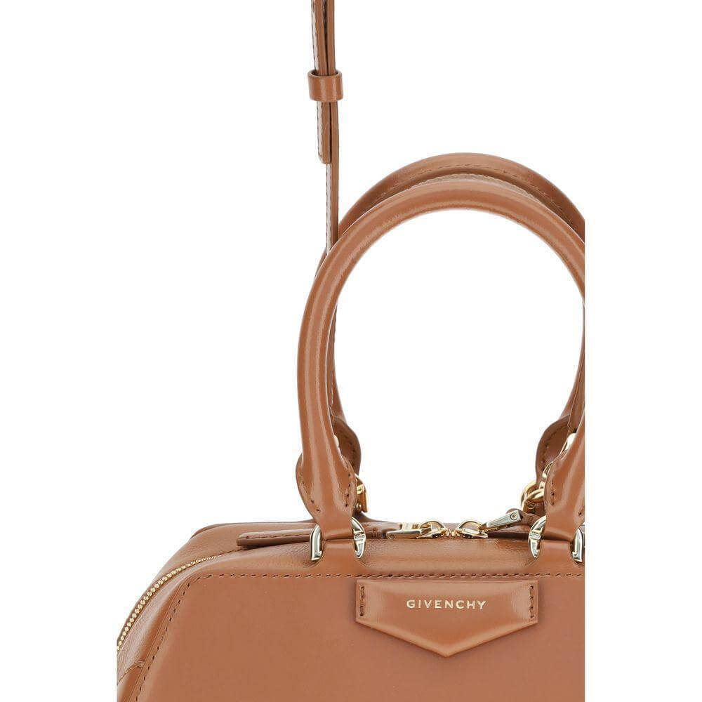 Front view with bag zipped and handles upright.