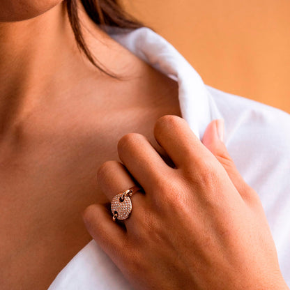 Model wearing AN JEWELS JEWELRY Mod. AL.RJT01RC-8 with elegant ring on hand.