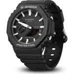 CASIO G-SHOCK Mod. OAK Black wristwatch with carbon and resin case, water resistant to 20 ATM, quartz movement, multifunctional dial.