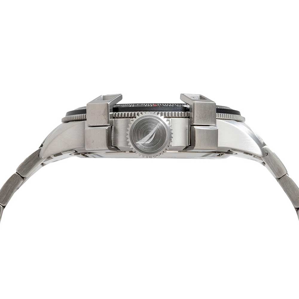 Side view of NAUTICA Mod. NAPBFCF04 watch showing quartz movement and stainless steel bracelet.