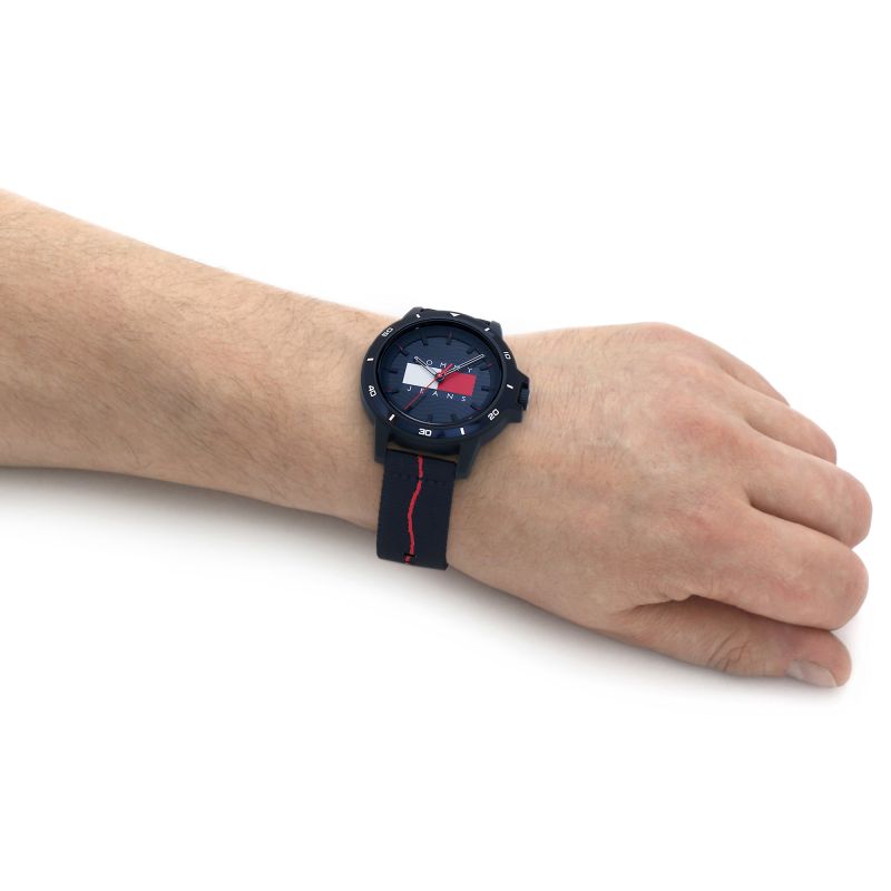 TOMMY HILFIGER Mod. 1791997 watch on wrist, quartz analog multifunction with 42mm case, water resistant up to 3 ATM, mineral dial.