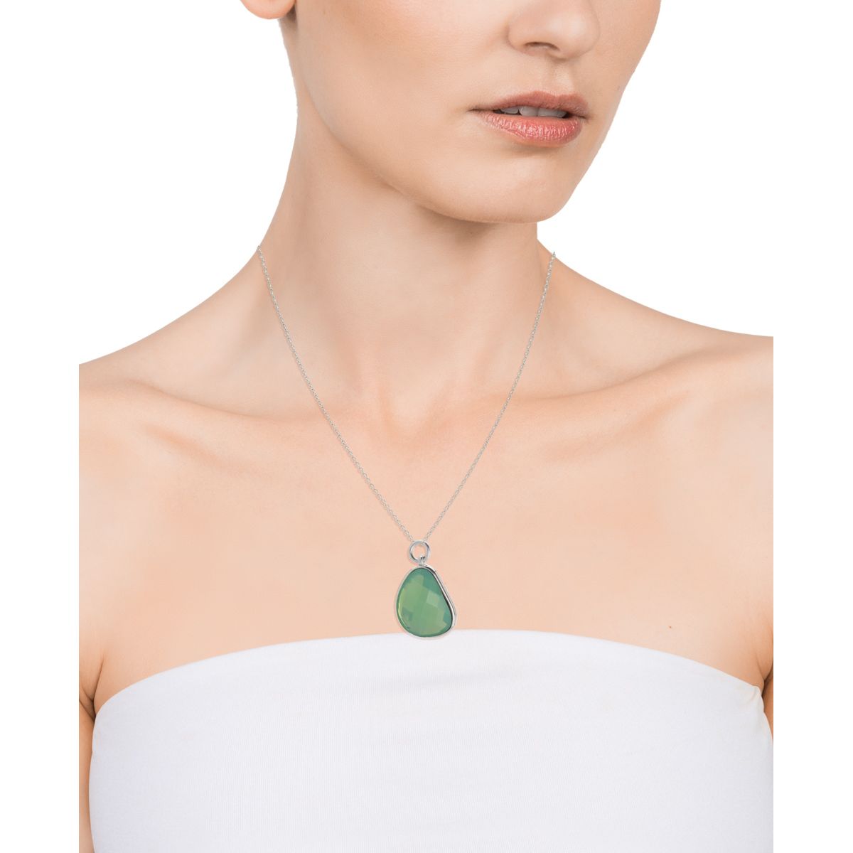 Lady wearing VICEROY JEWELS Mod. 15108C000-38 necklace, silver chain with green pendant, quartz movement, elegant design