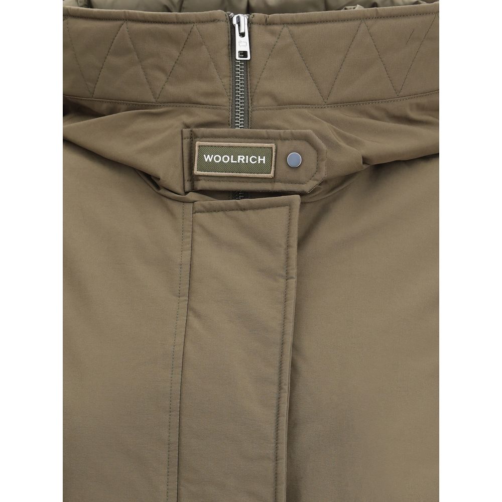 Woolrich Green Cotton Parka close-up showing quilted high collar, double-slider zipper, and Woolrich label detailing.